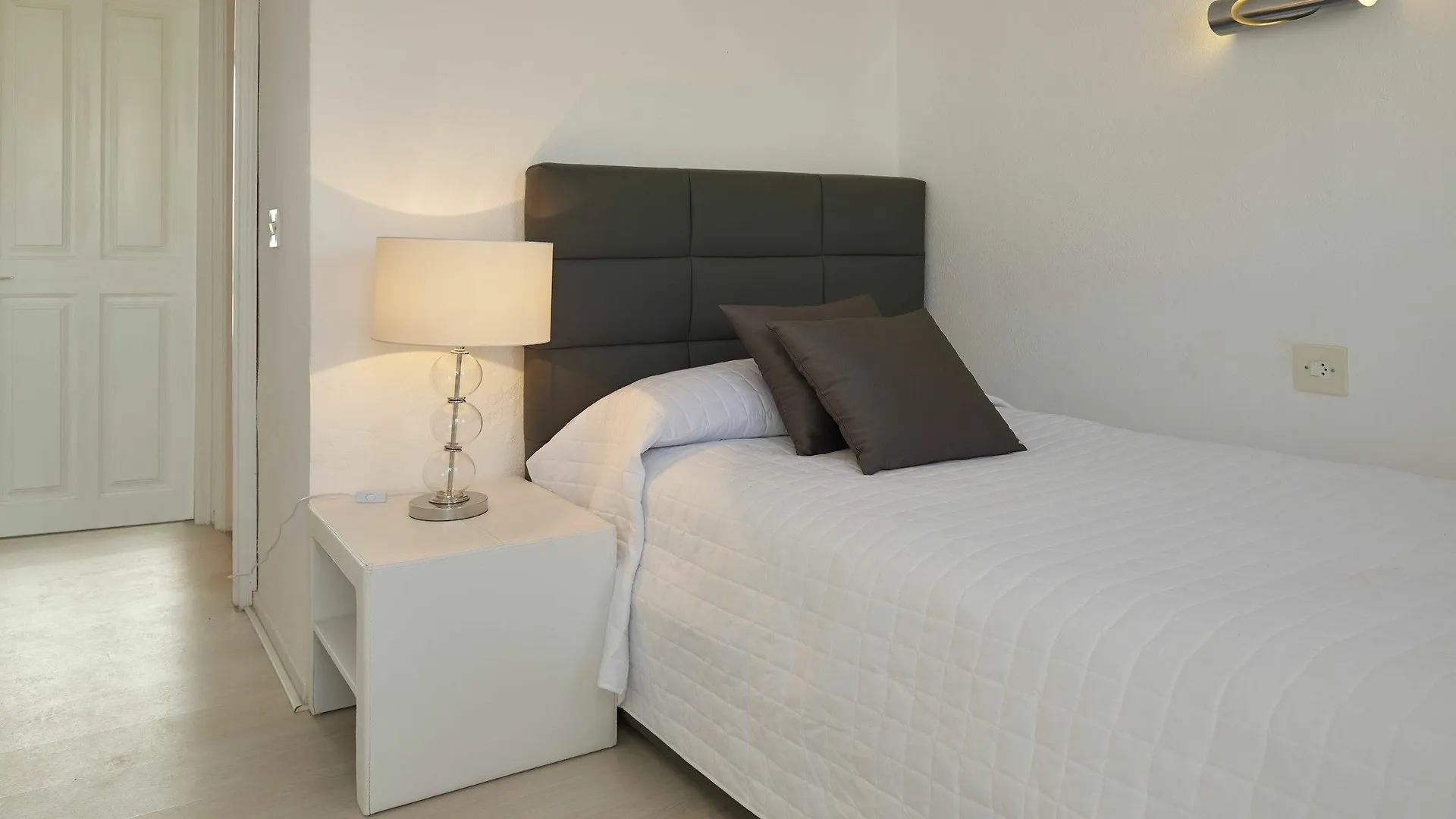 Enkala Apartamentos مدينة إيبيزا 0*,